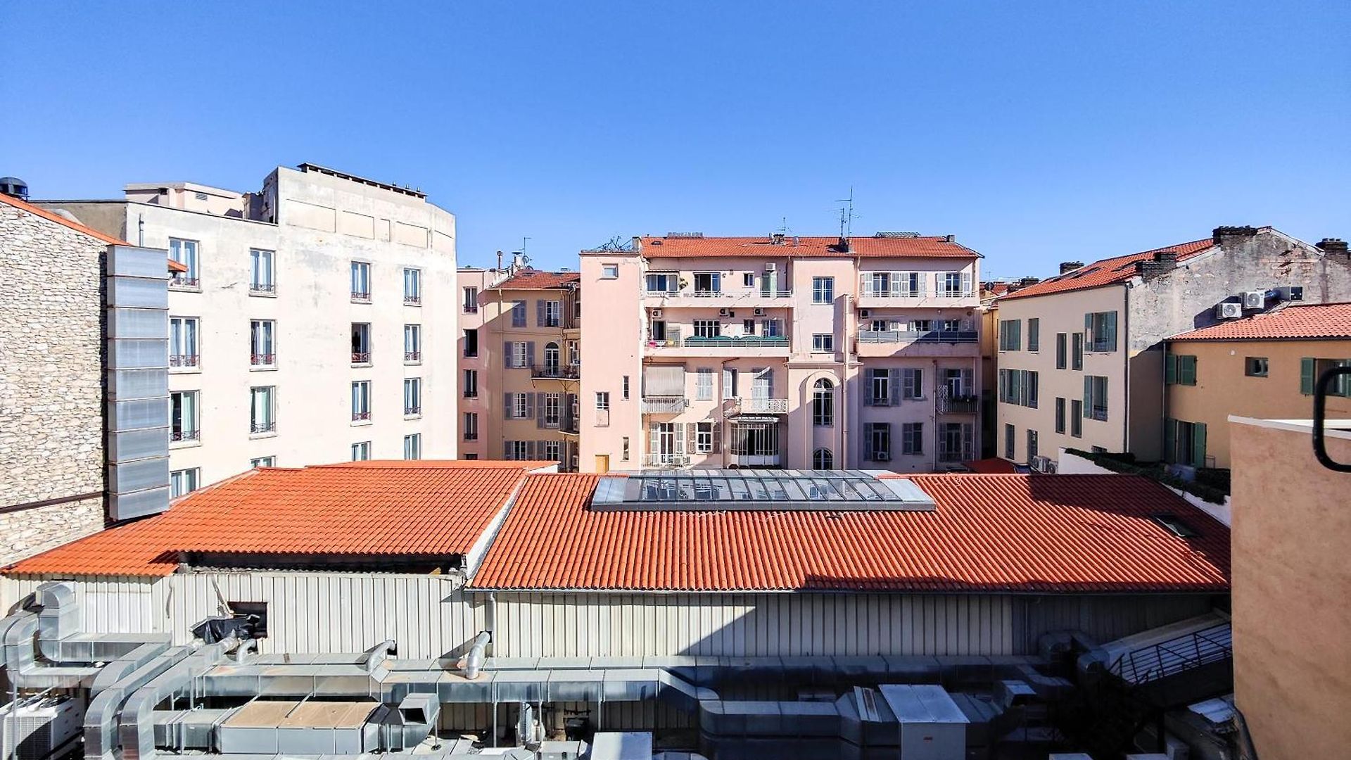Helvétique Nice