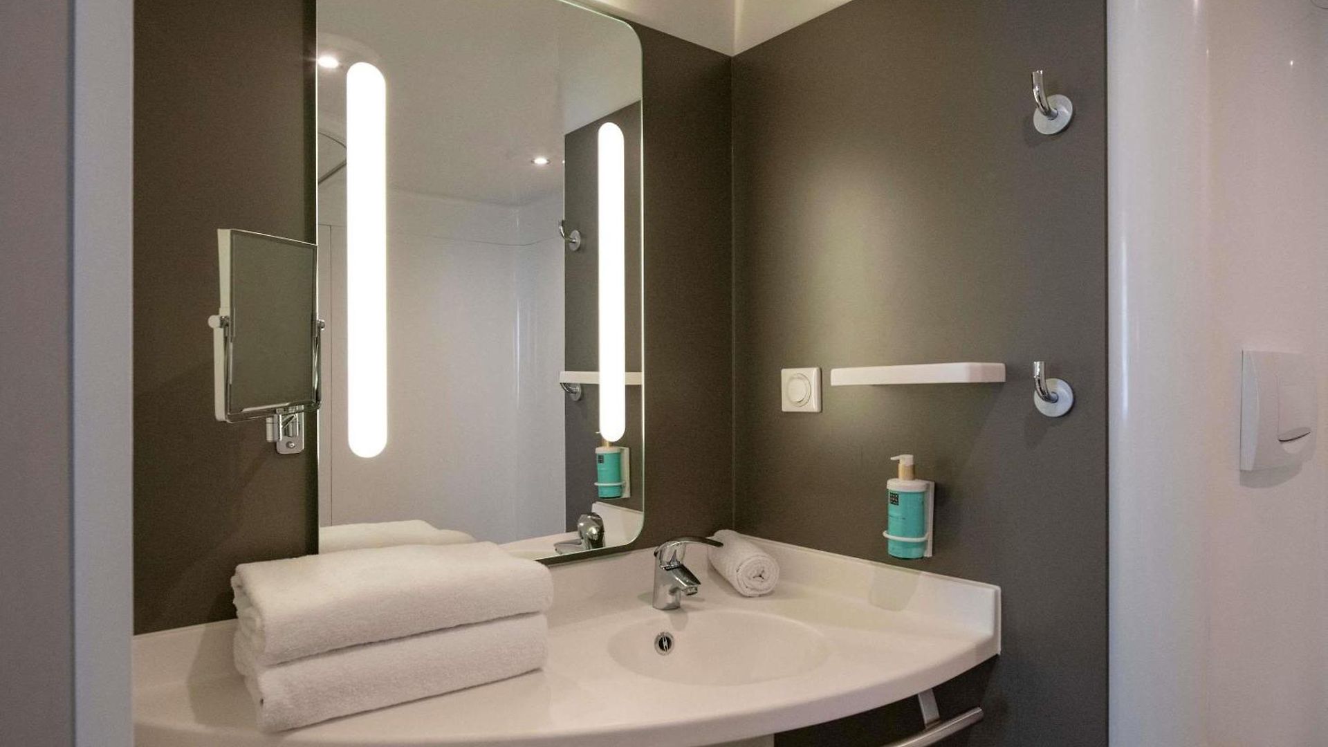 Novotel Airport 4*