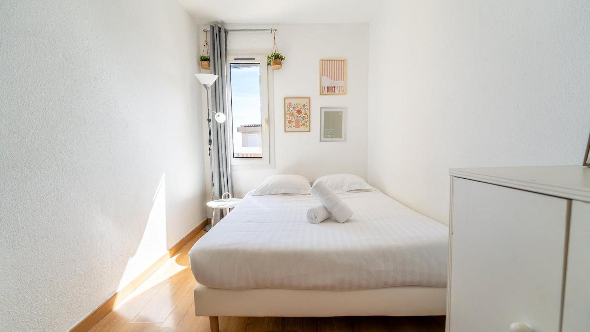 Apartment 2 Pieces En Etage Eleve, Centre-ville Au Calme, Petite Vue