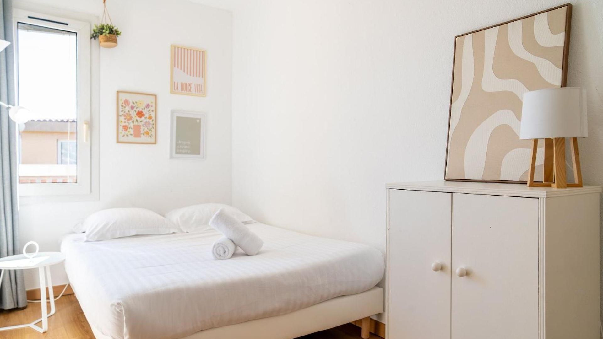 2 Pieces En Etage Eleve, Centre-ville Au Calme, Petite Vue Apartment *