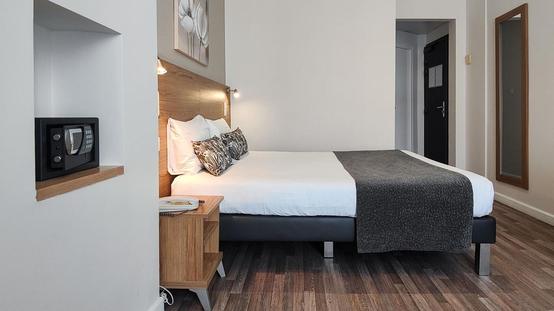 Helvétique Hotel