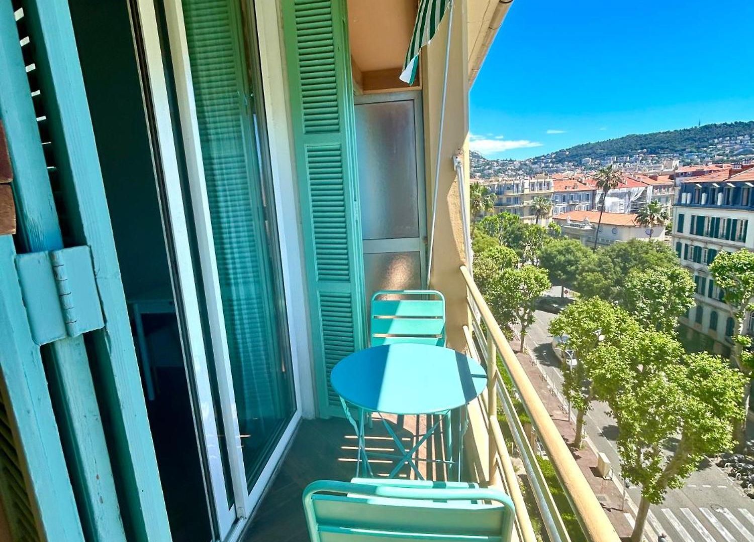 Spacieux studio Happy Home en dernier étage avec balcon à 7 minutes de marche du vieux Nice et de la mer Nice