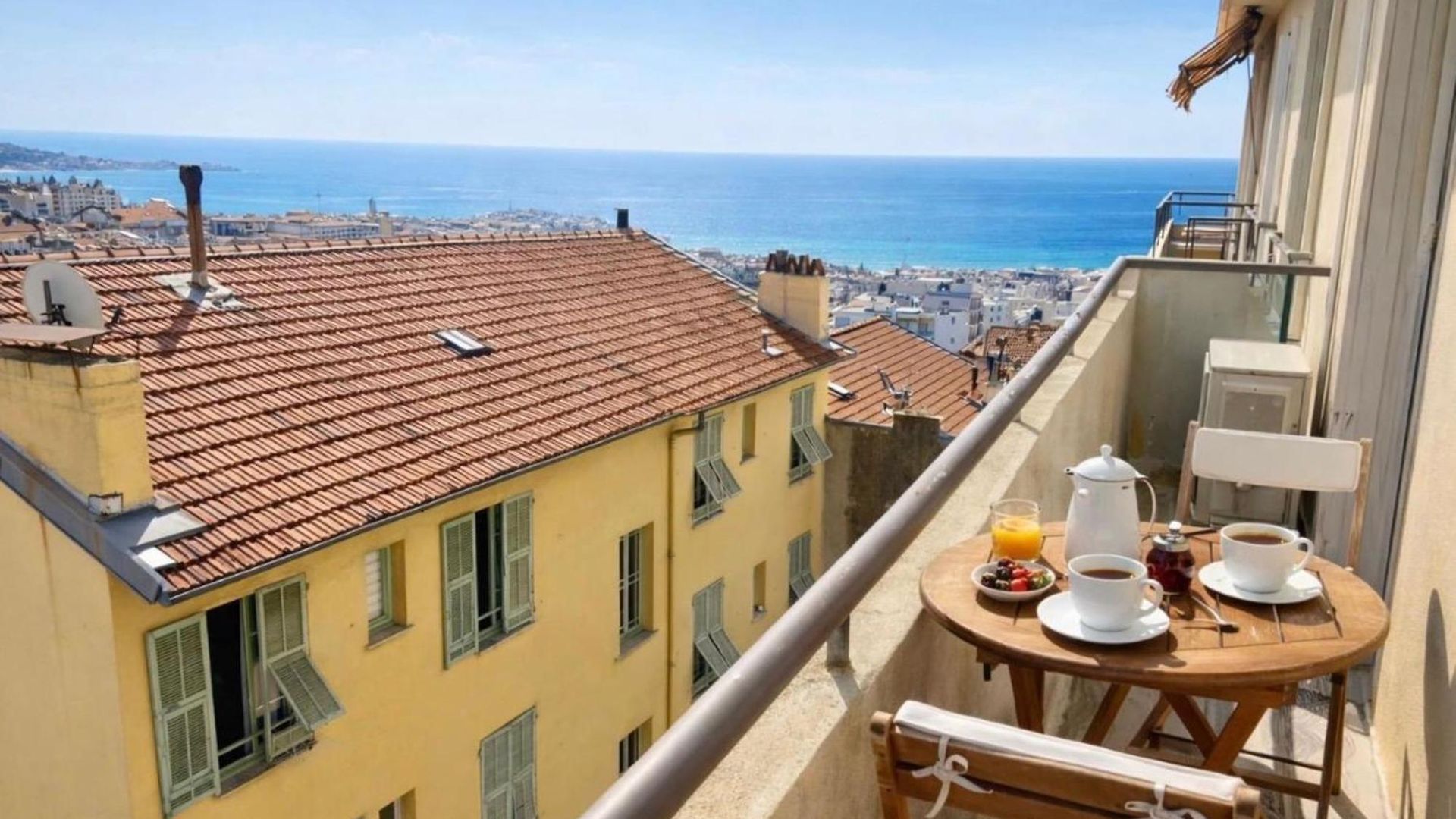 Beautiful View Walking Distance From The Center *