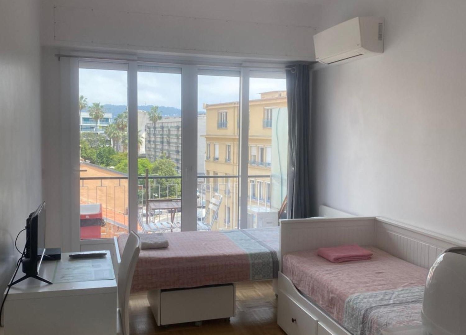 Mirela's Private With Key, Ac, Lift & Balcony In The Center Of On The Cote D'azur Nice