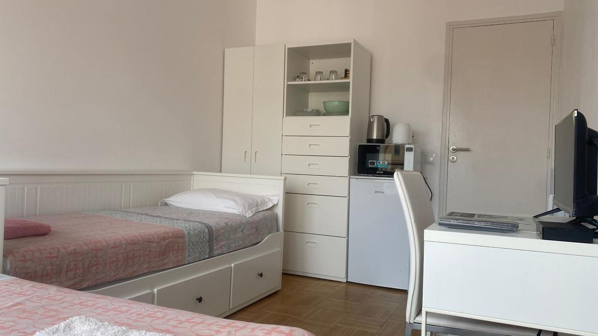 Mirela's Private With Key, Ac, Lift & Balcony In The Center Of On The Cote D'azur Séjour chez l'habitant