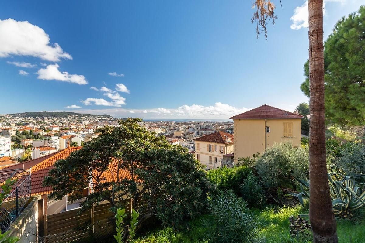 Guest house Sur Les Hauteurs De Nice, Proche Centre 4*