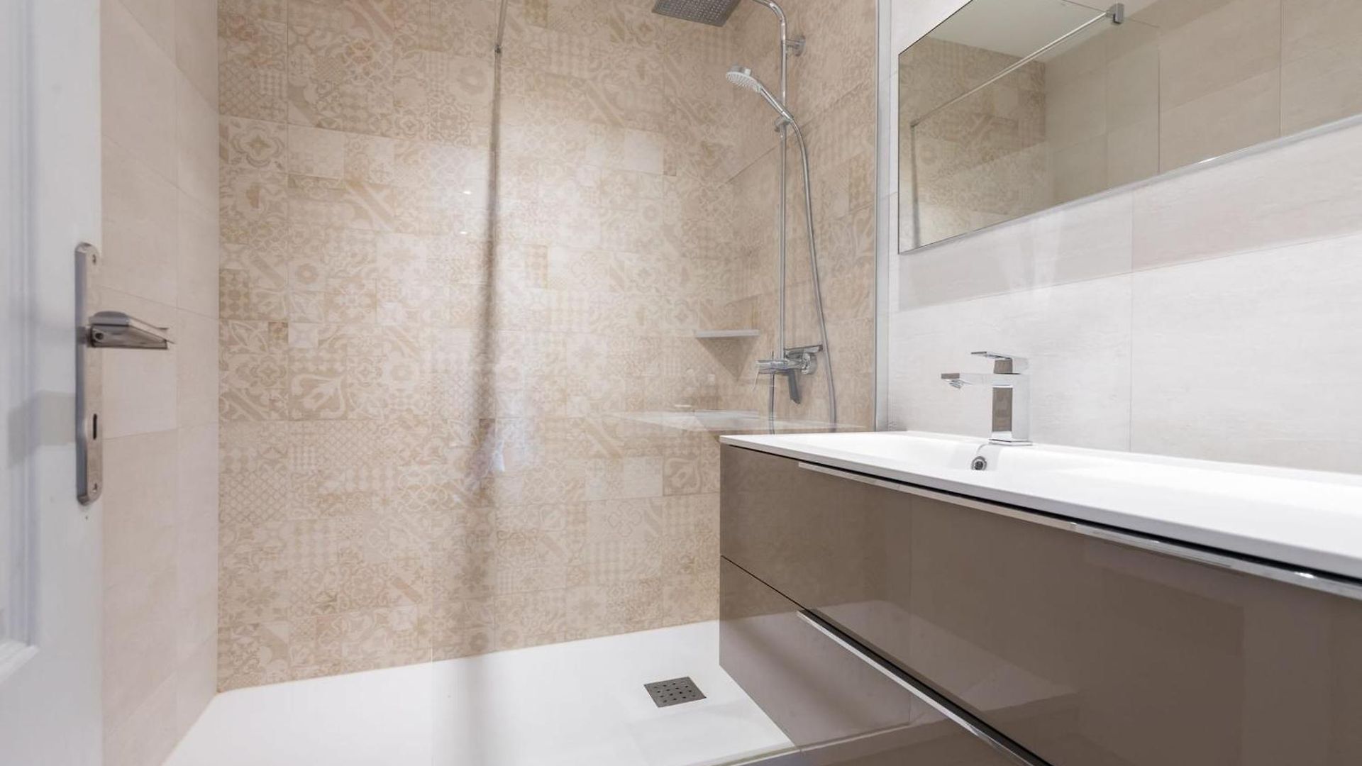 Beautiful 85m Near The Historic Center Appartement Nice