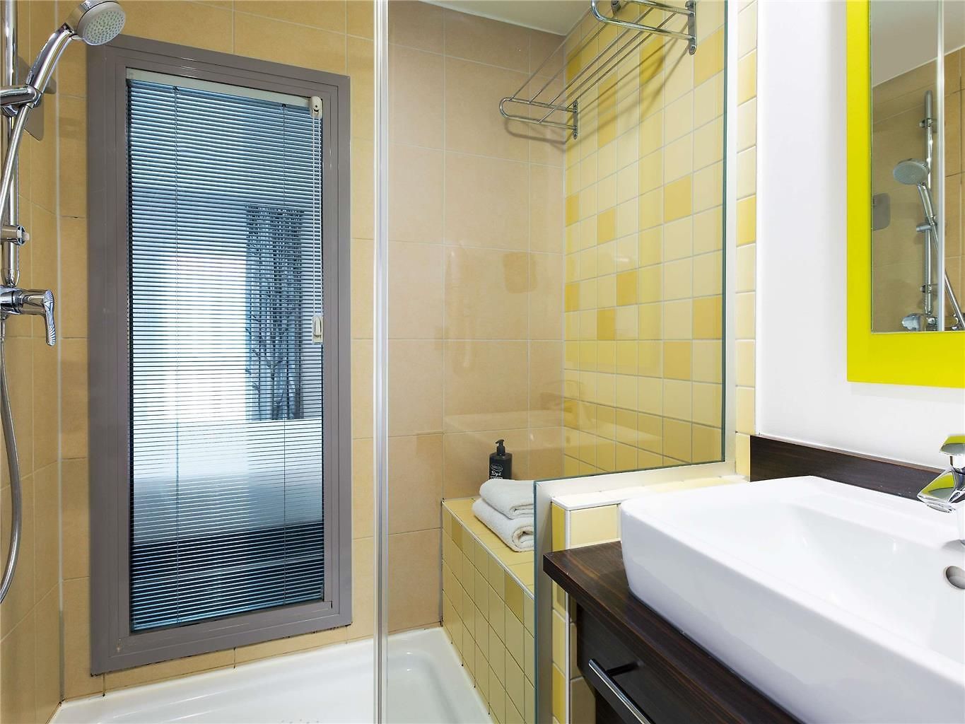 Hotel Ibis Styles Nice Vieux Port 3*