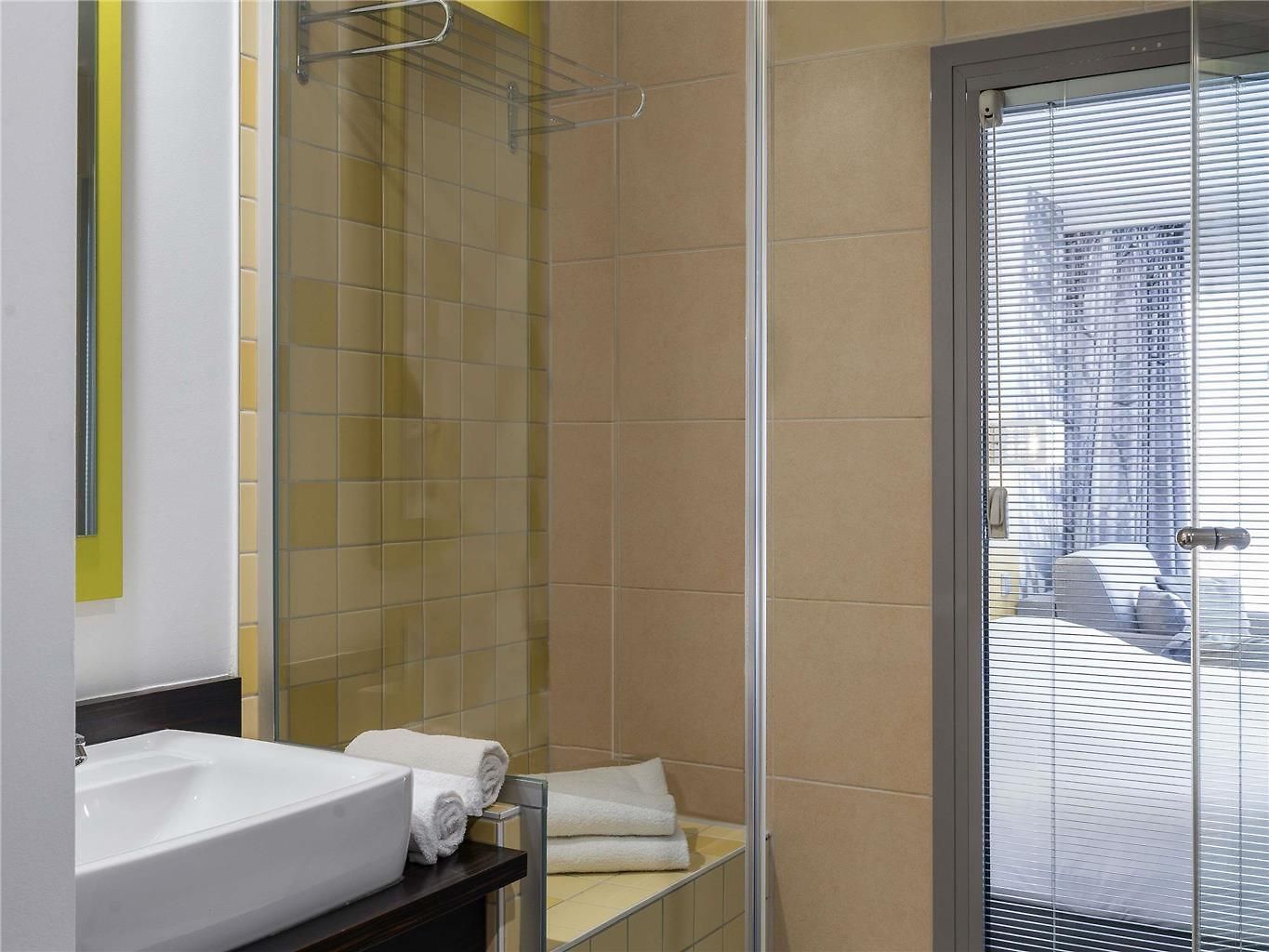 Hotel Ibis Styles Nice Vieux Port 3*