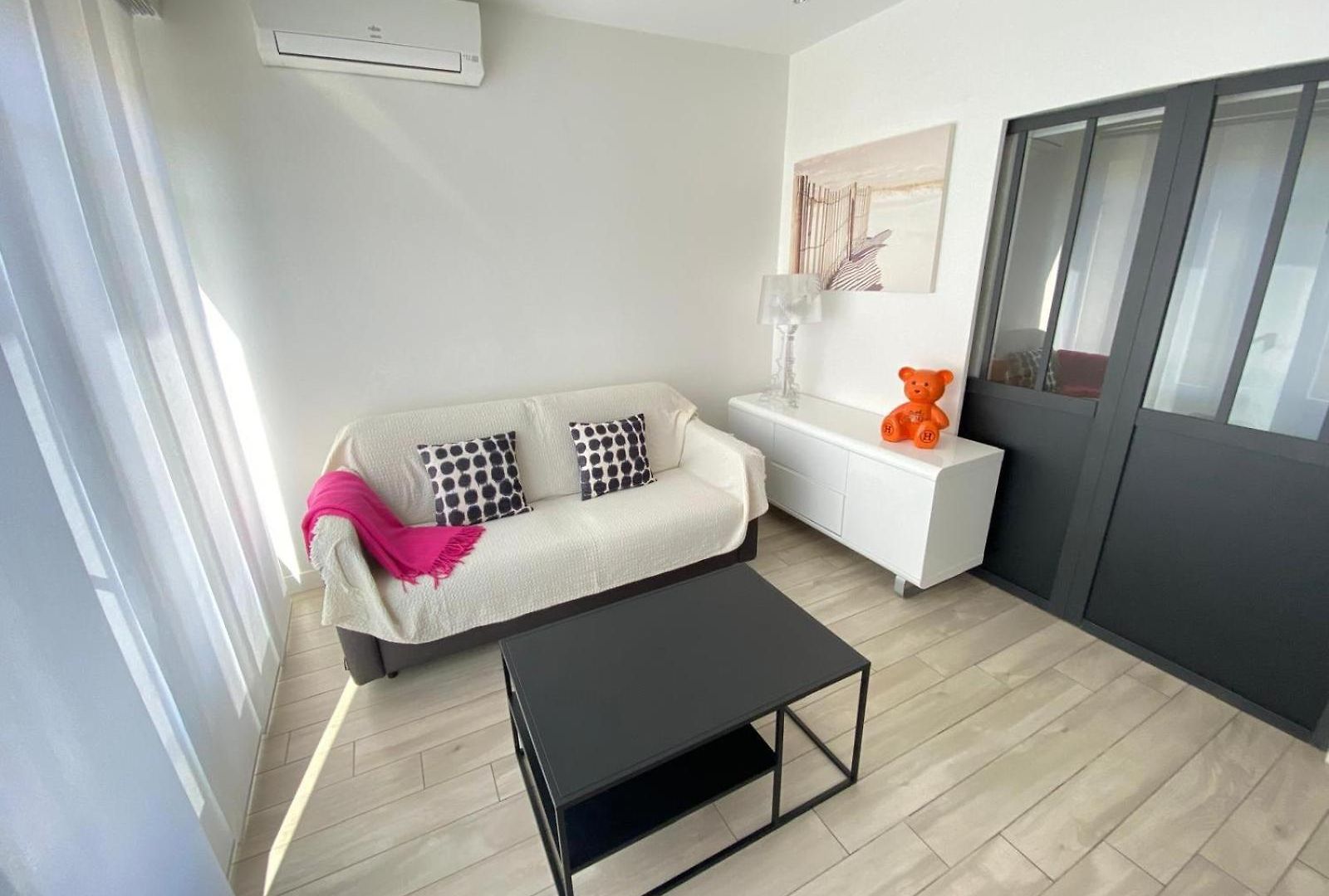 Carre D'or Super 2 Pieces Apartment