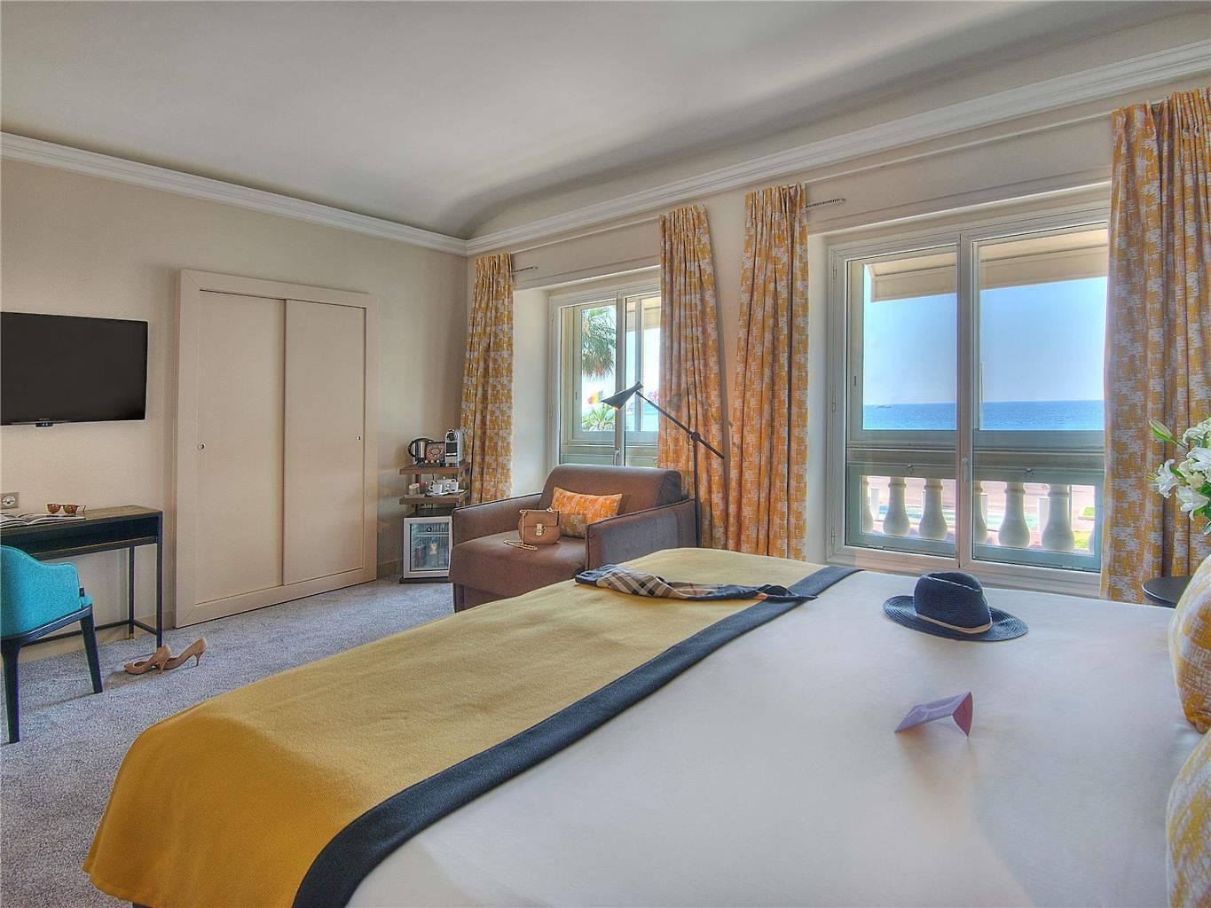 Hotel Mercure Marche Aux Fleurs 4*