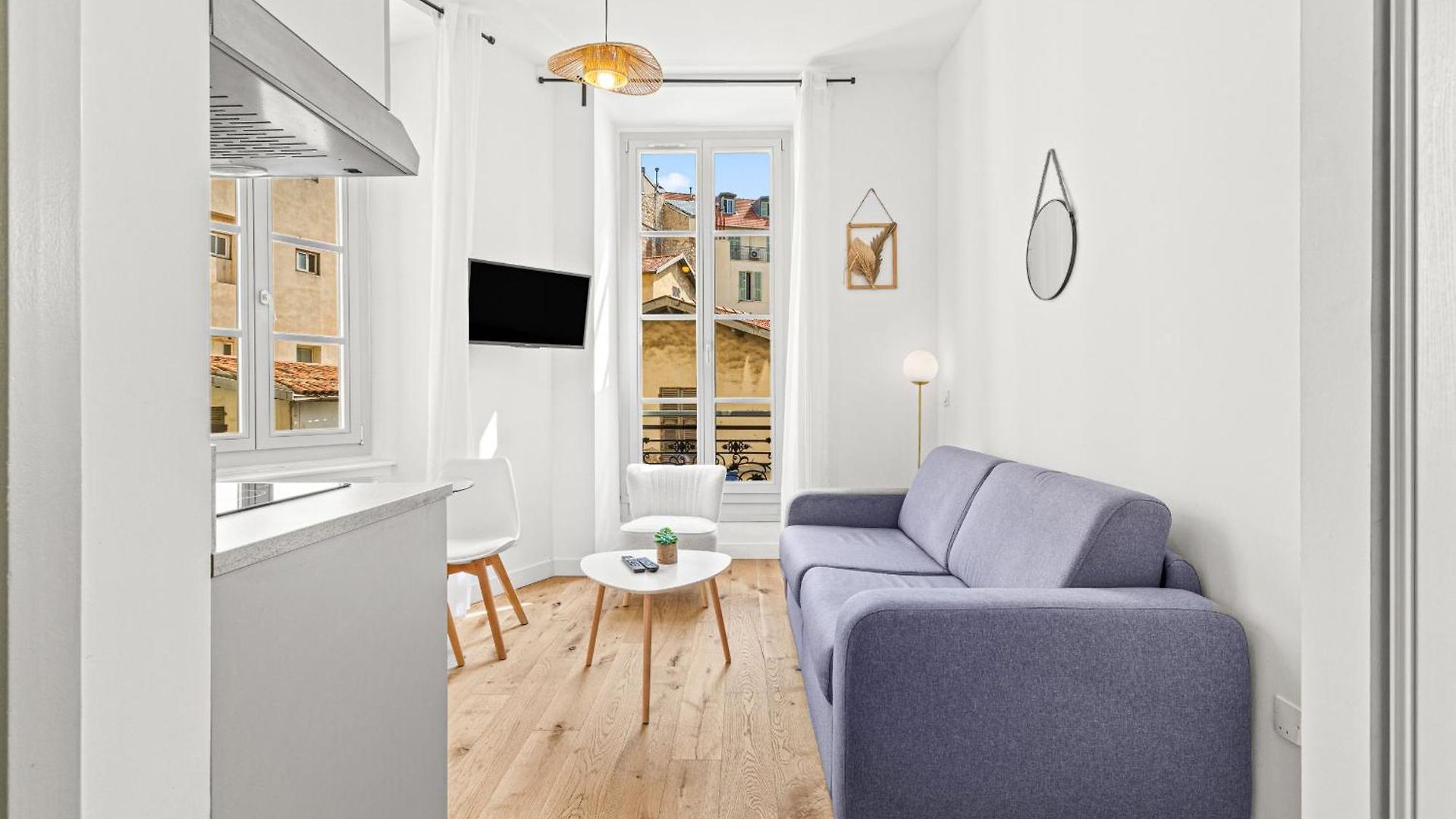 Charming Center 302 Apartment