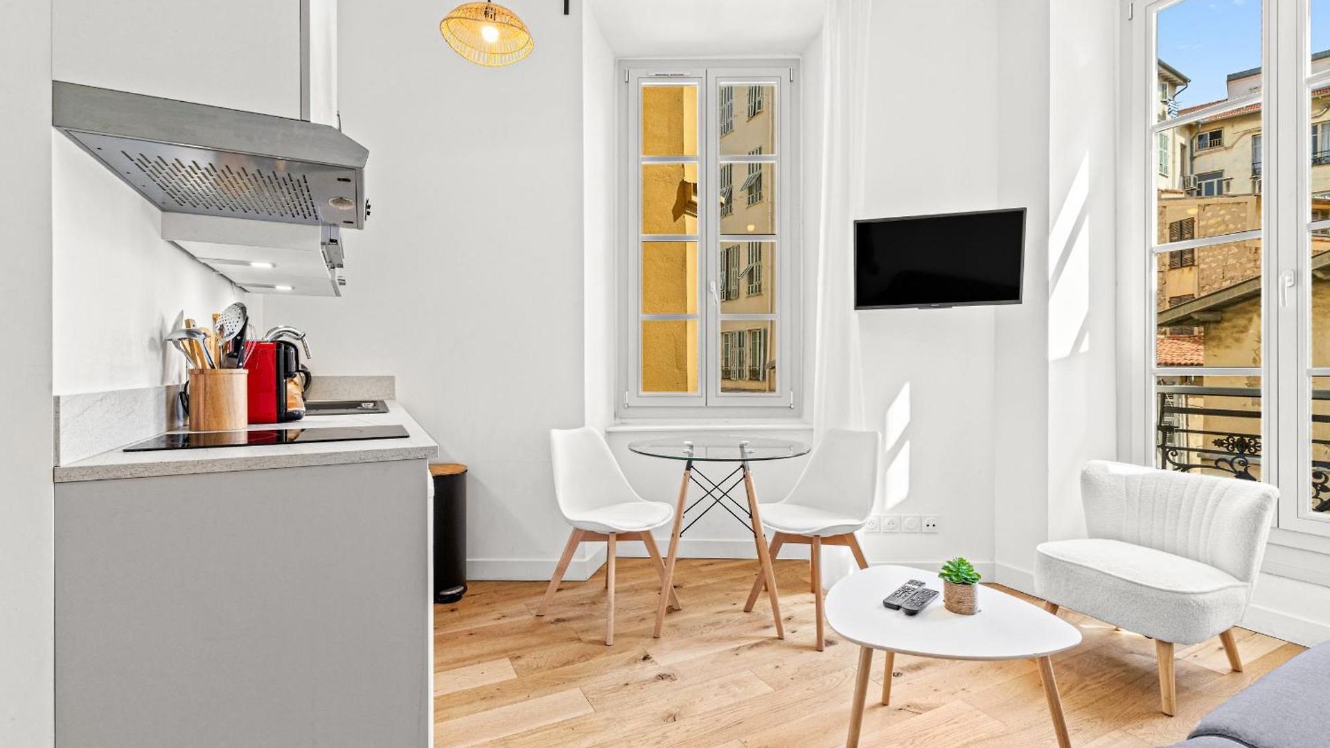 Charming Center 302 Apartment *