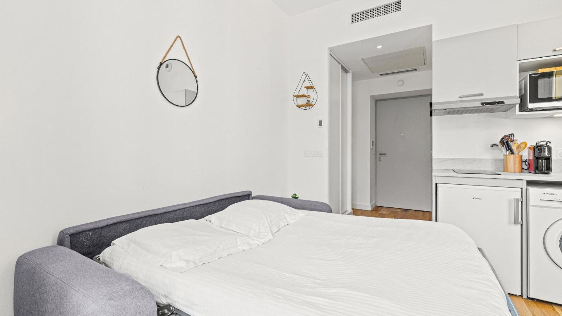 Charming Center 302
