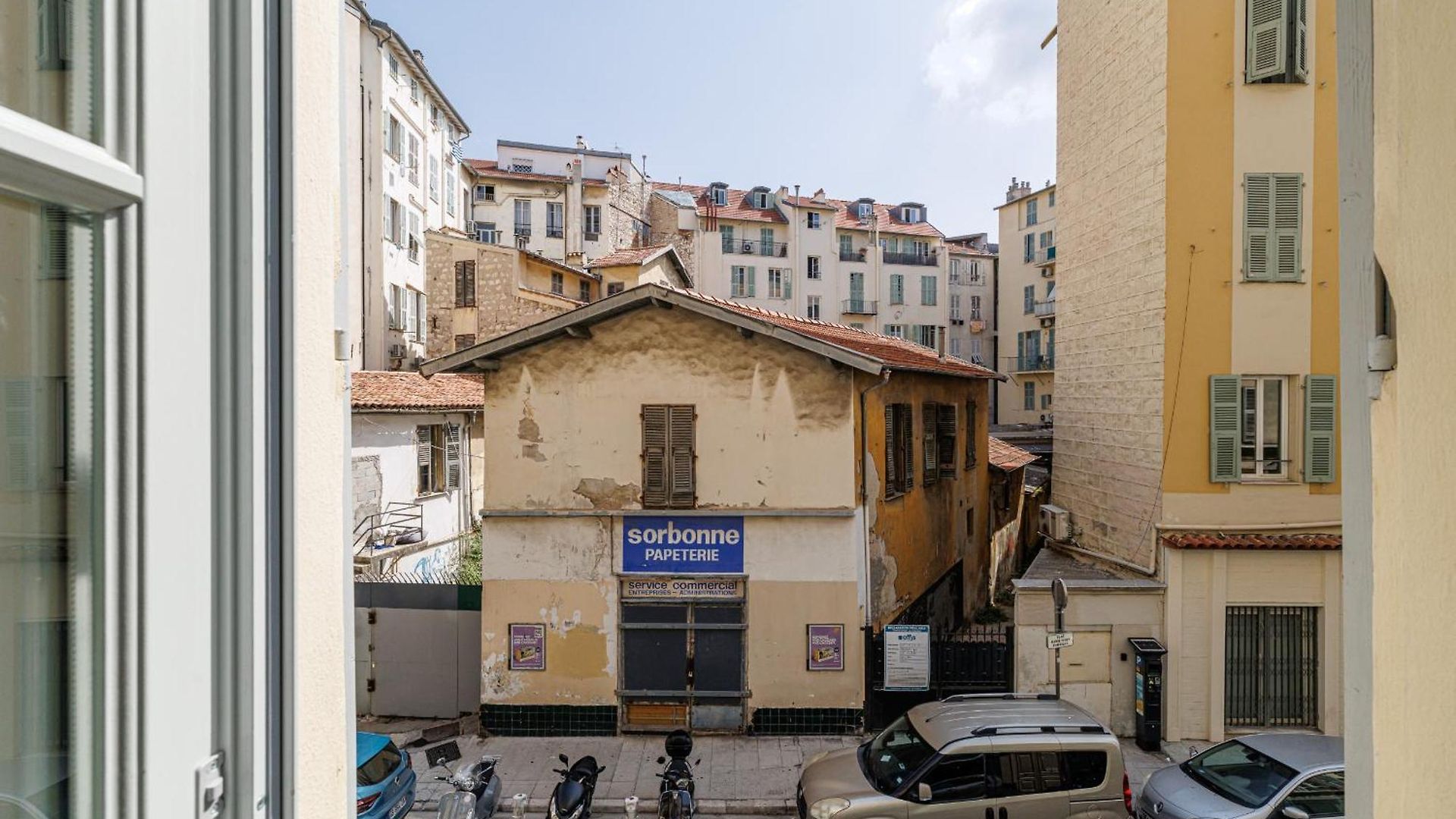 Charming Center 302 Apartment
