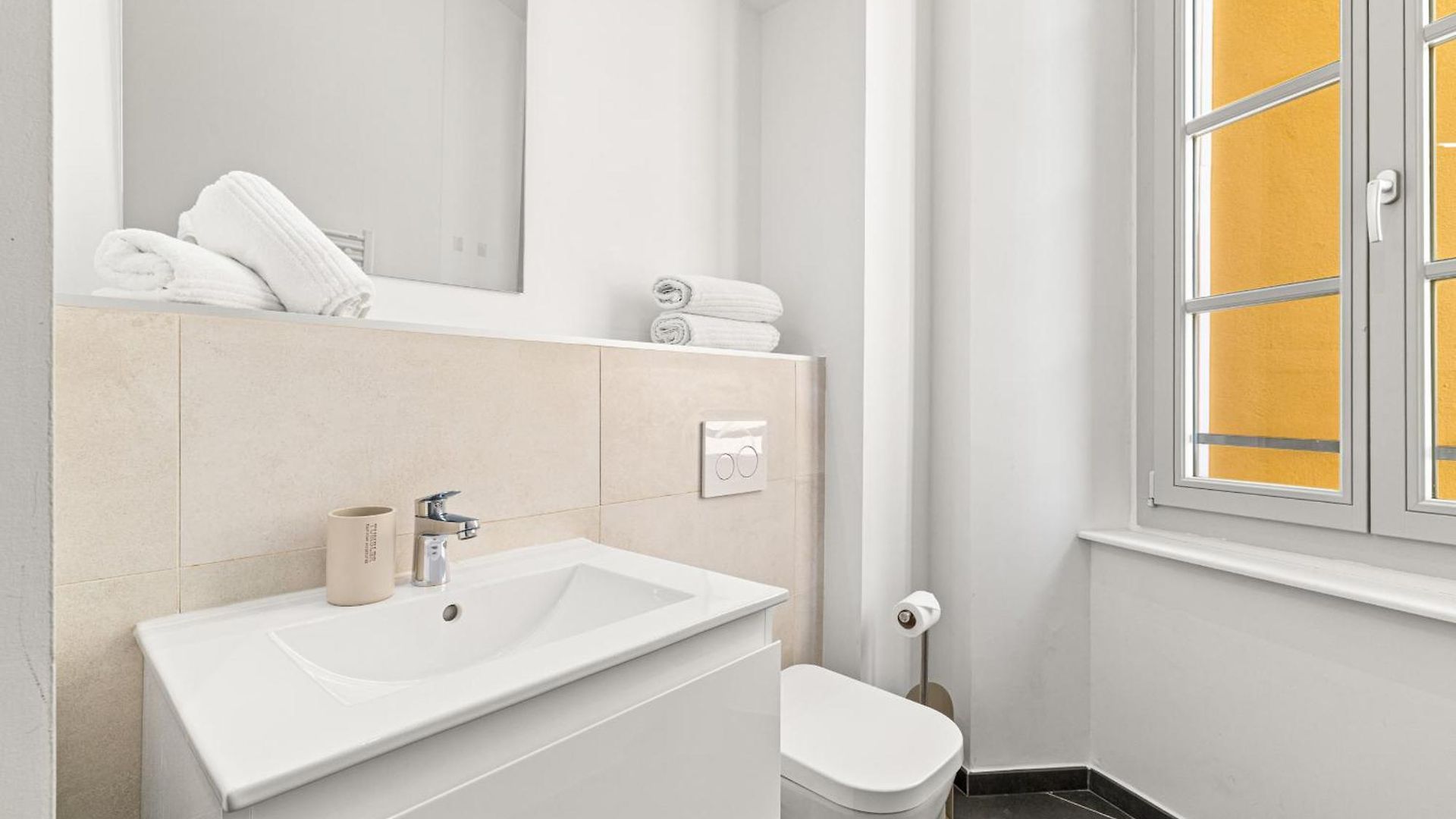 Charming Center 302 Apartment *