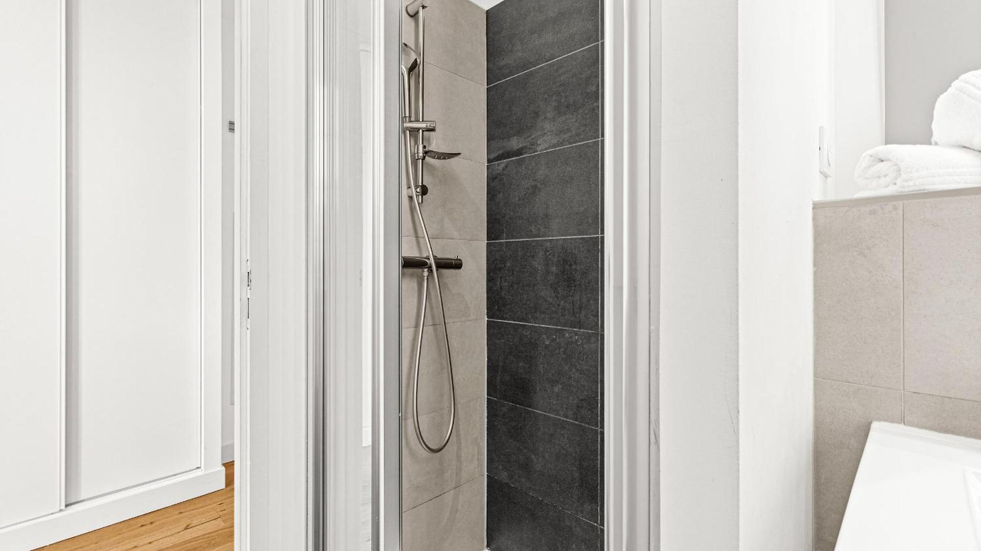 Charming Center 302 Apartment *