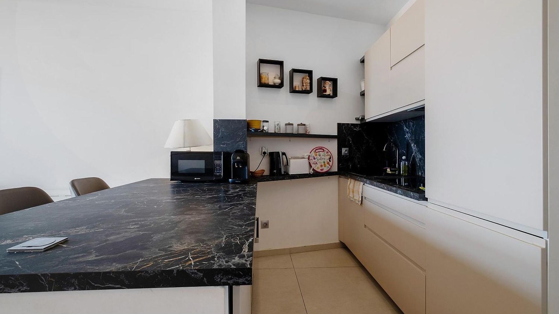 Promenade Des Apartment