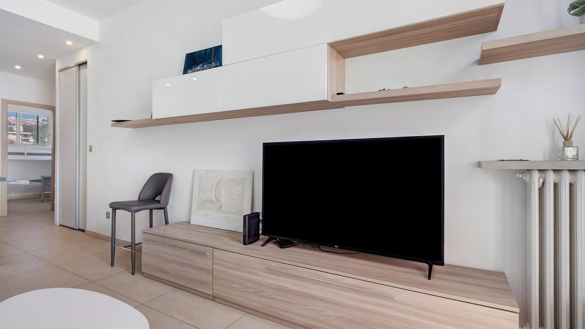 Promenade Des Apartment