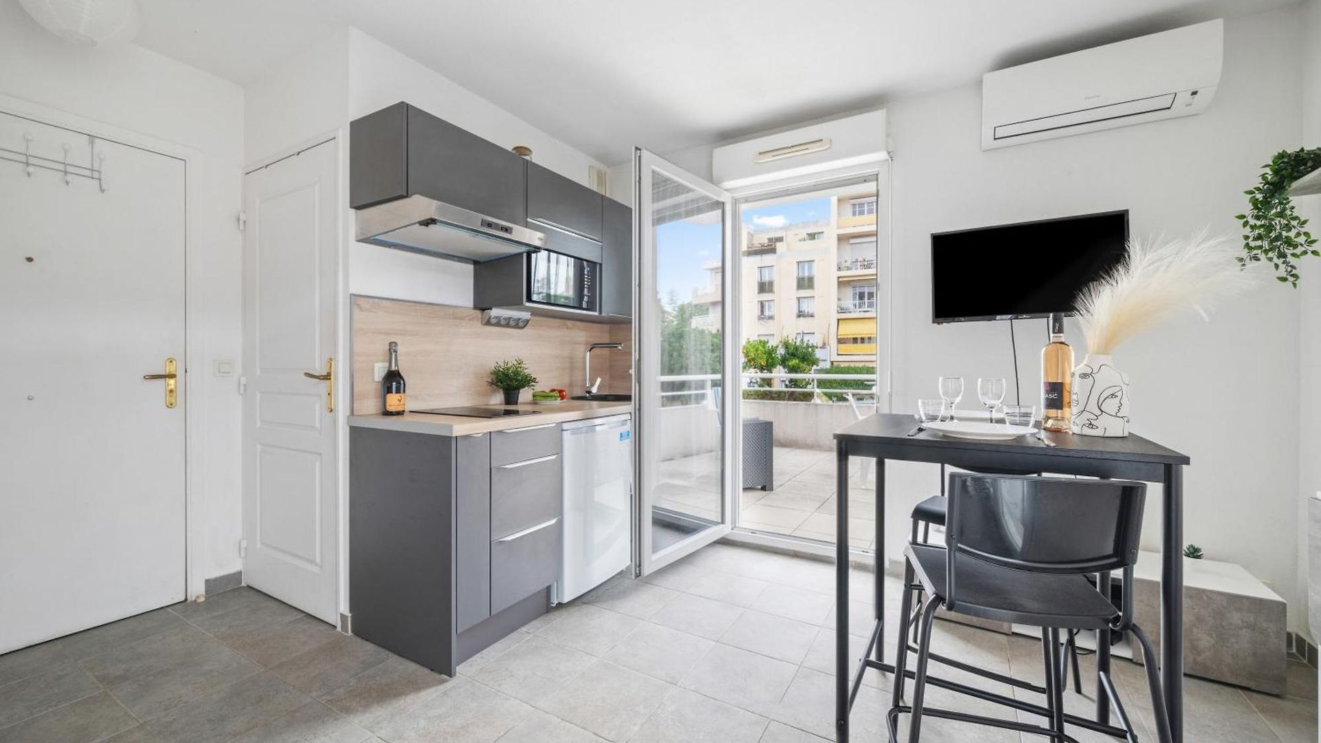 Athena Apartment *