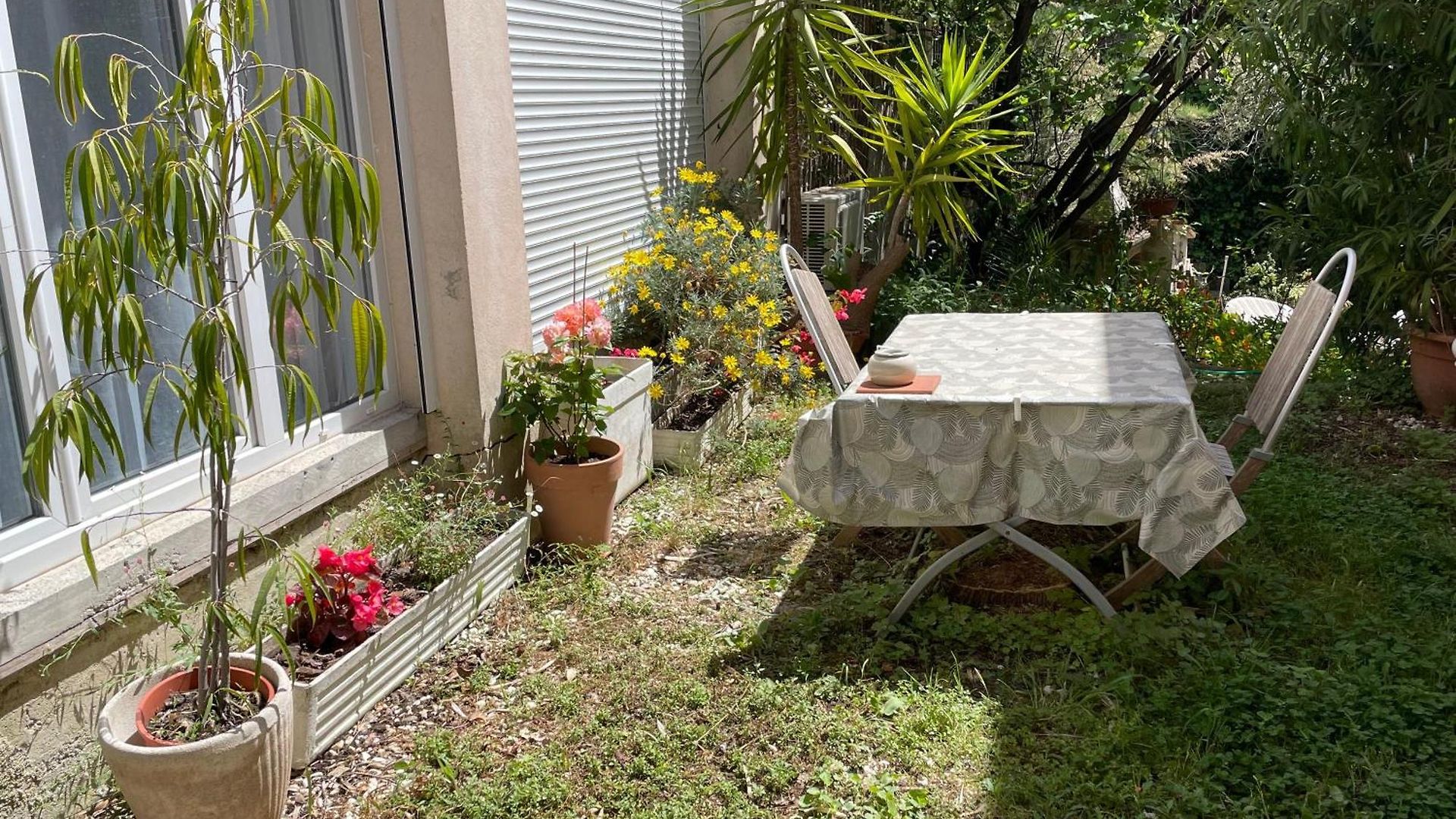 Nice, Dans Dans Un Ecrin De Nature Nice