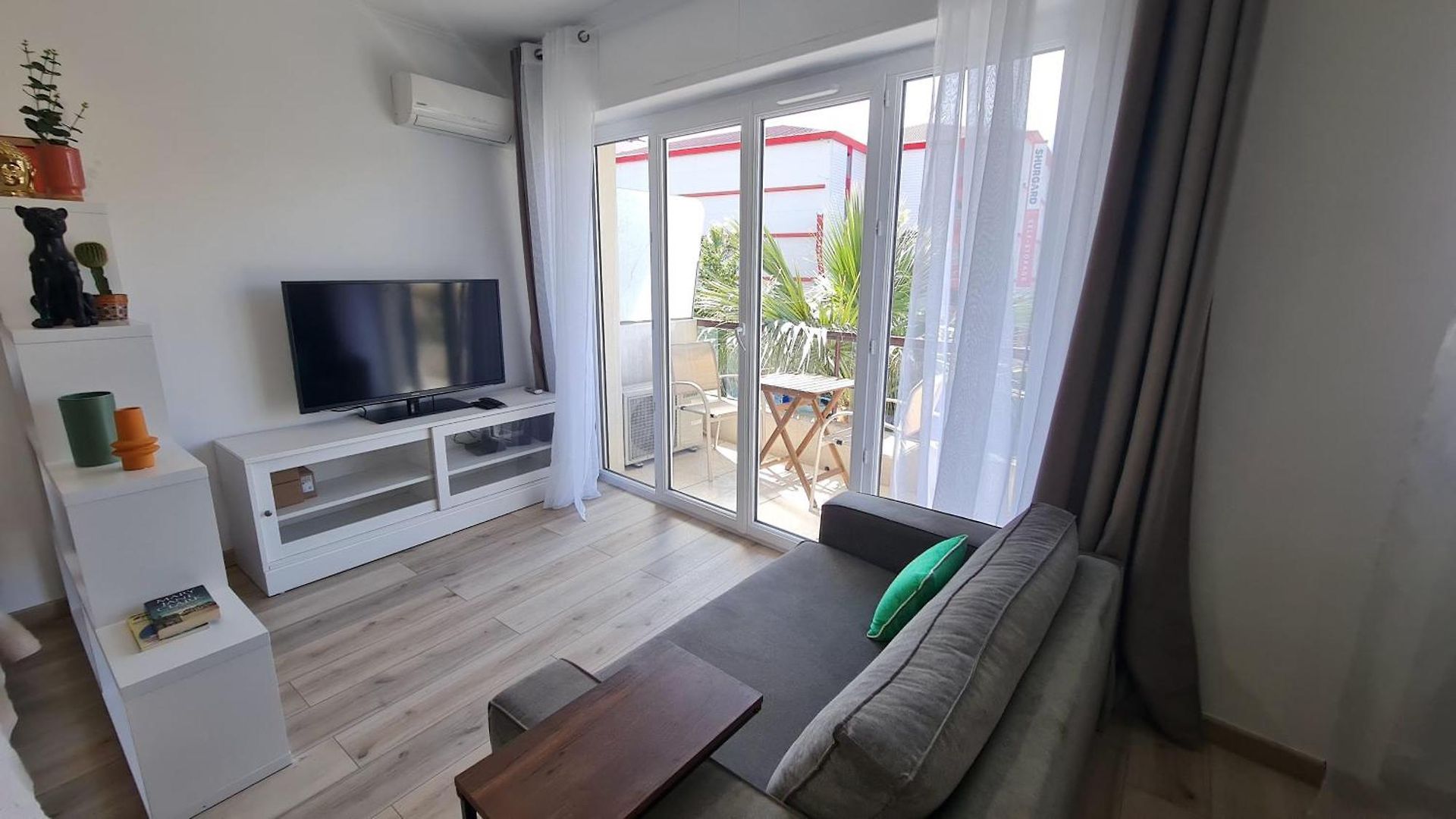 Spacious Apartment Nice