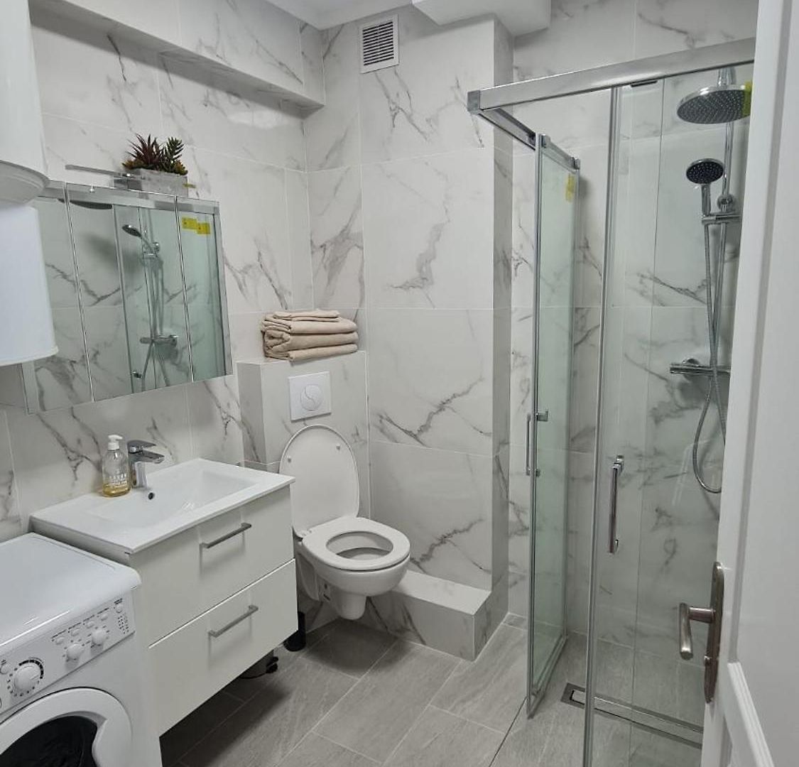Spacious Apartment *