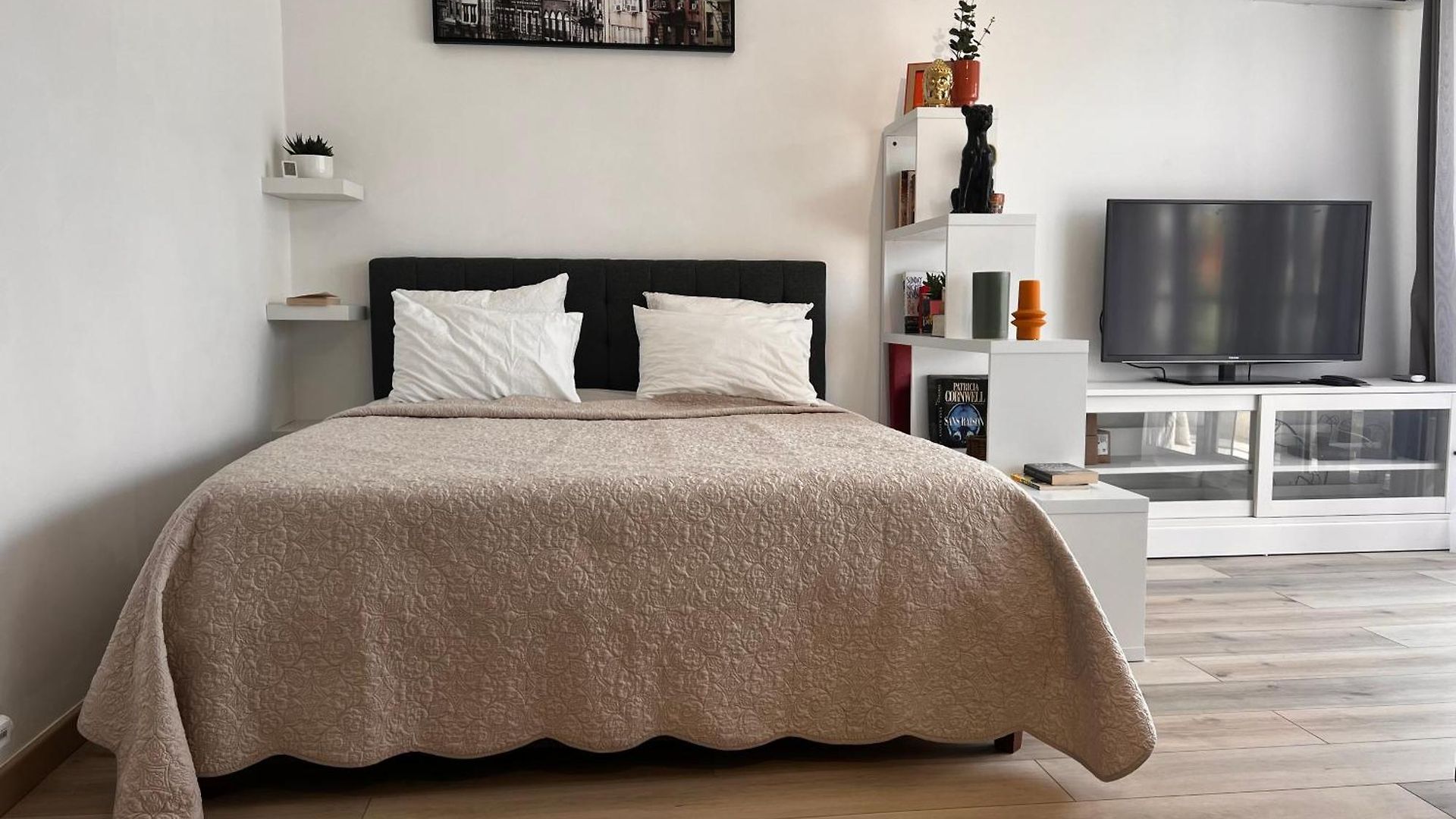 Spacious Apartment *