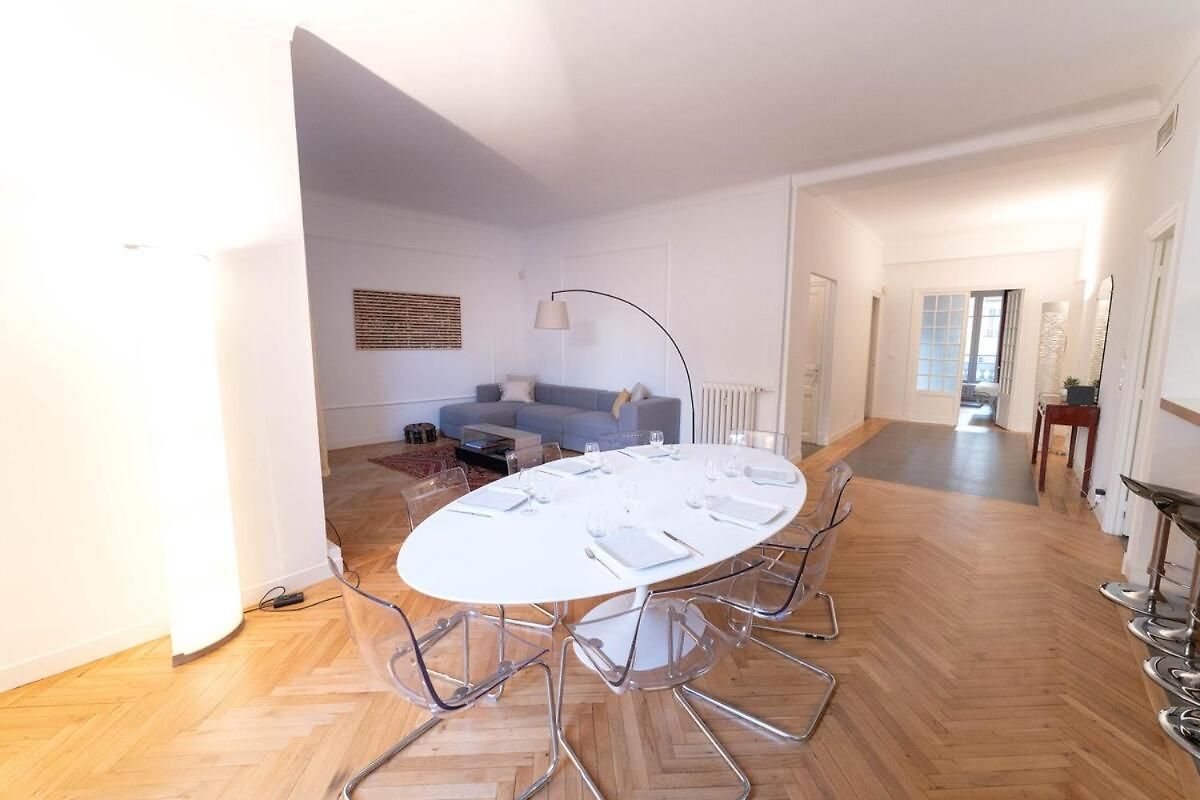Superbe Avec Jardin Piscine, Garage Apartment *