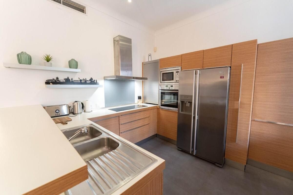 Apartment Superbe Avec Jardin Piscine, Garage *