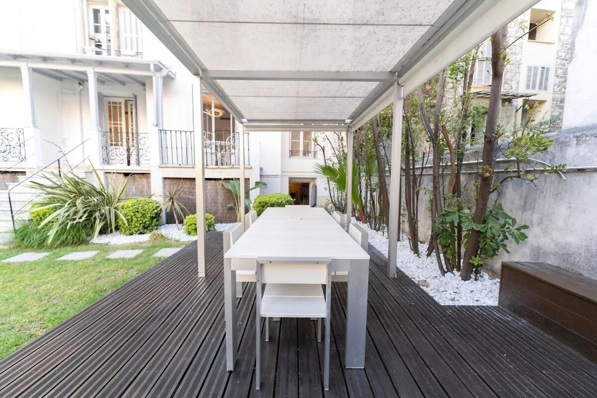 Superbe Avec Jardin Piscine, Garage Apartment Nice