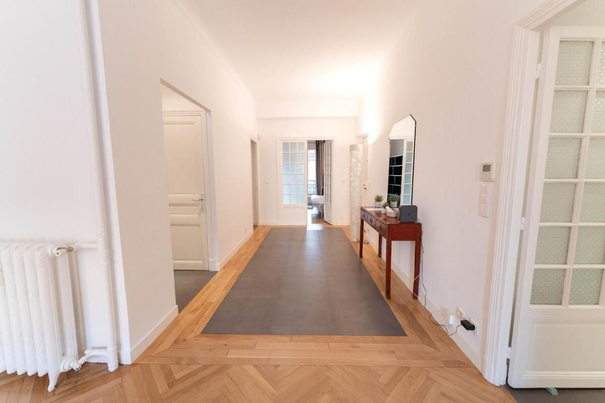 Superbe Avec Jardin Piscine, Garage Apartment