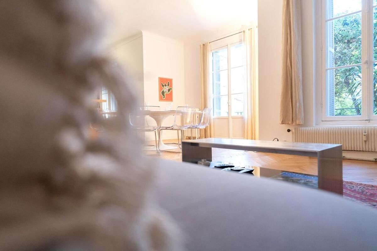 Superbe Avec Jardin Piscine, Garage Apartment *