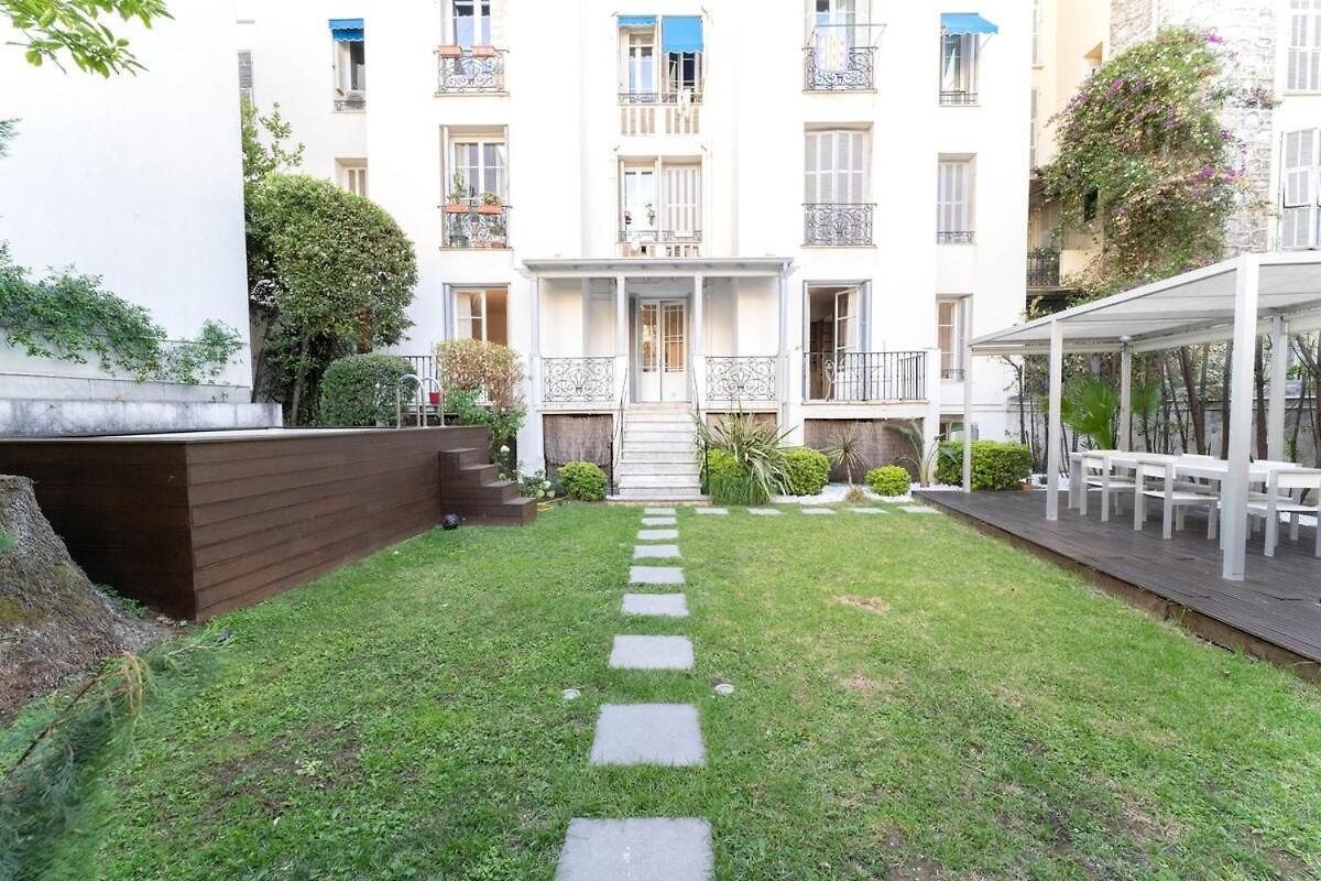 Superbe Avec Jardin Piscine, Garage Apartment Nice
