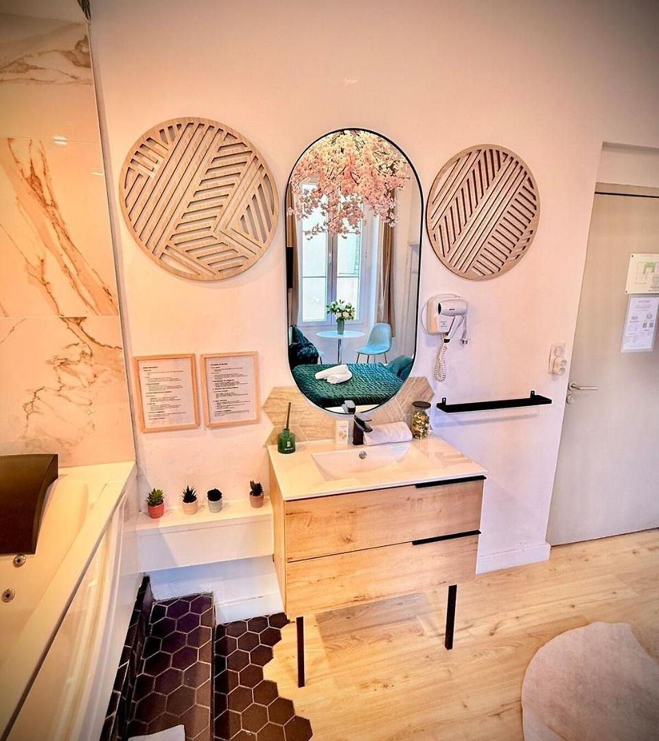 Le Celeste Hotel 3*