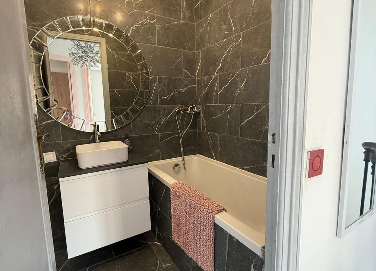 Charming House Near Center With New Air Conditioner *