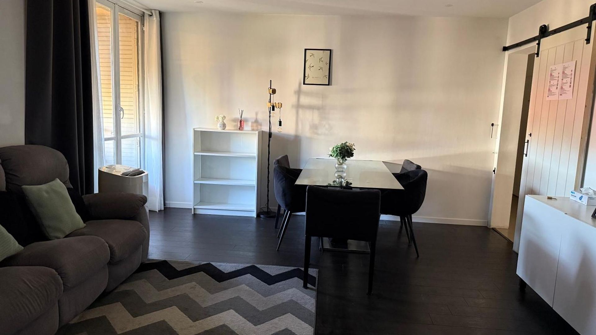 In A Private With Balcony And Free Parking, Close To Types Of Transport And Six Minutes From The Center Nice