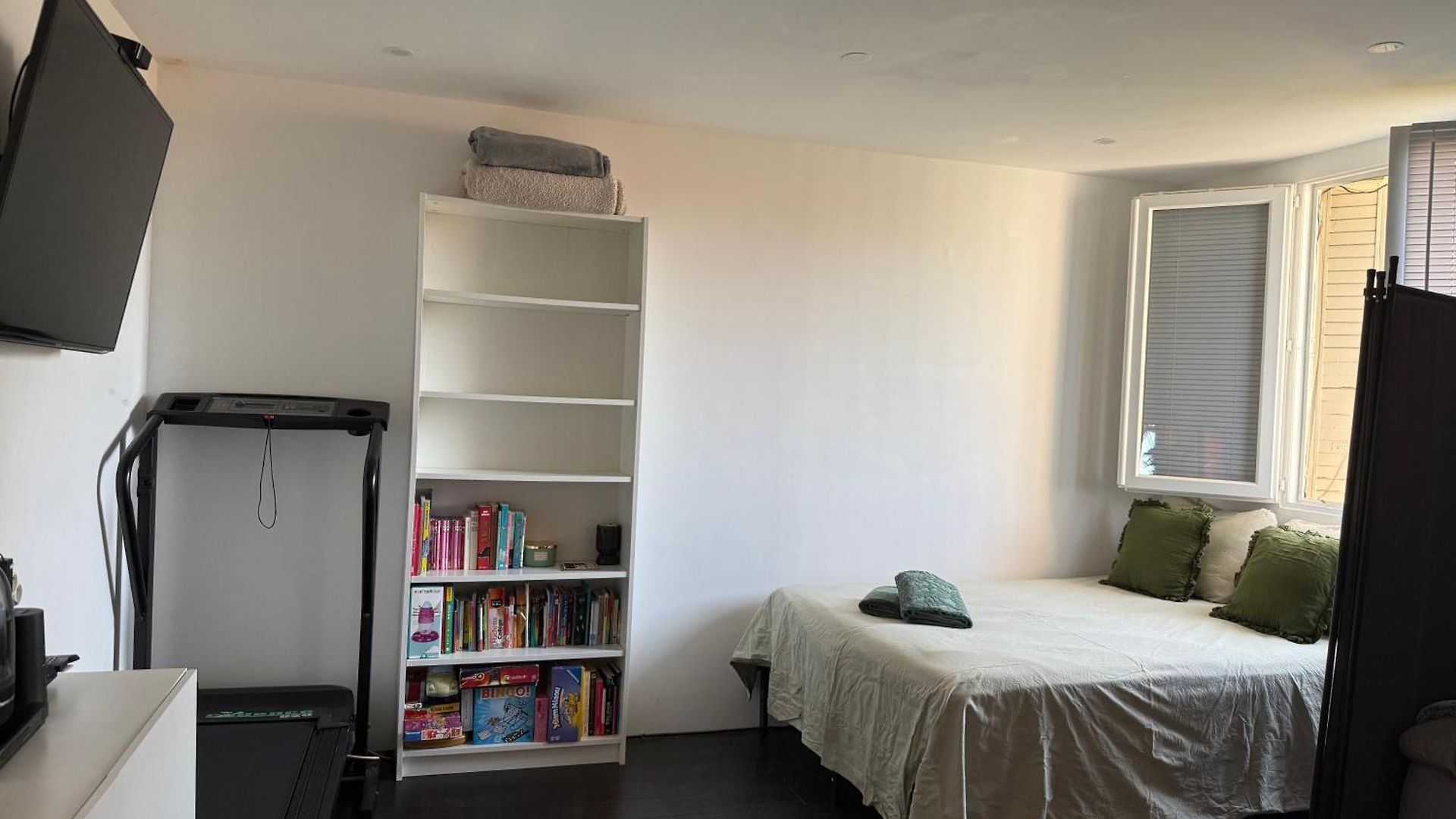 Séjour chez l'habitant In A Private With Balcony And Free Parking, Close To Types Of Transport And Six Minutes From The Center Nice
