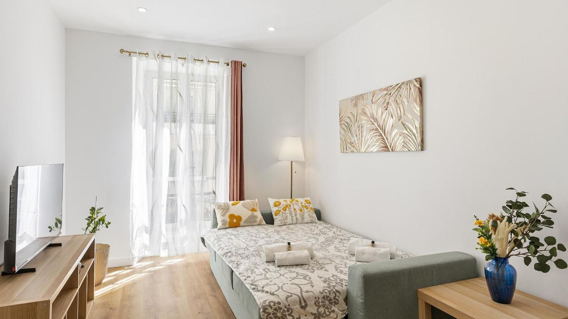 Deloye Fshh Apartment