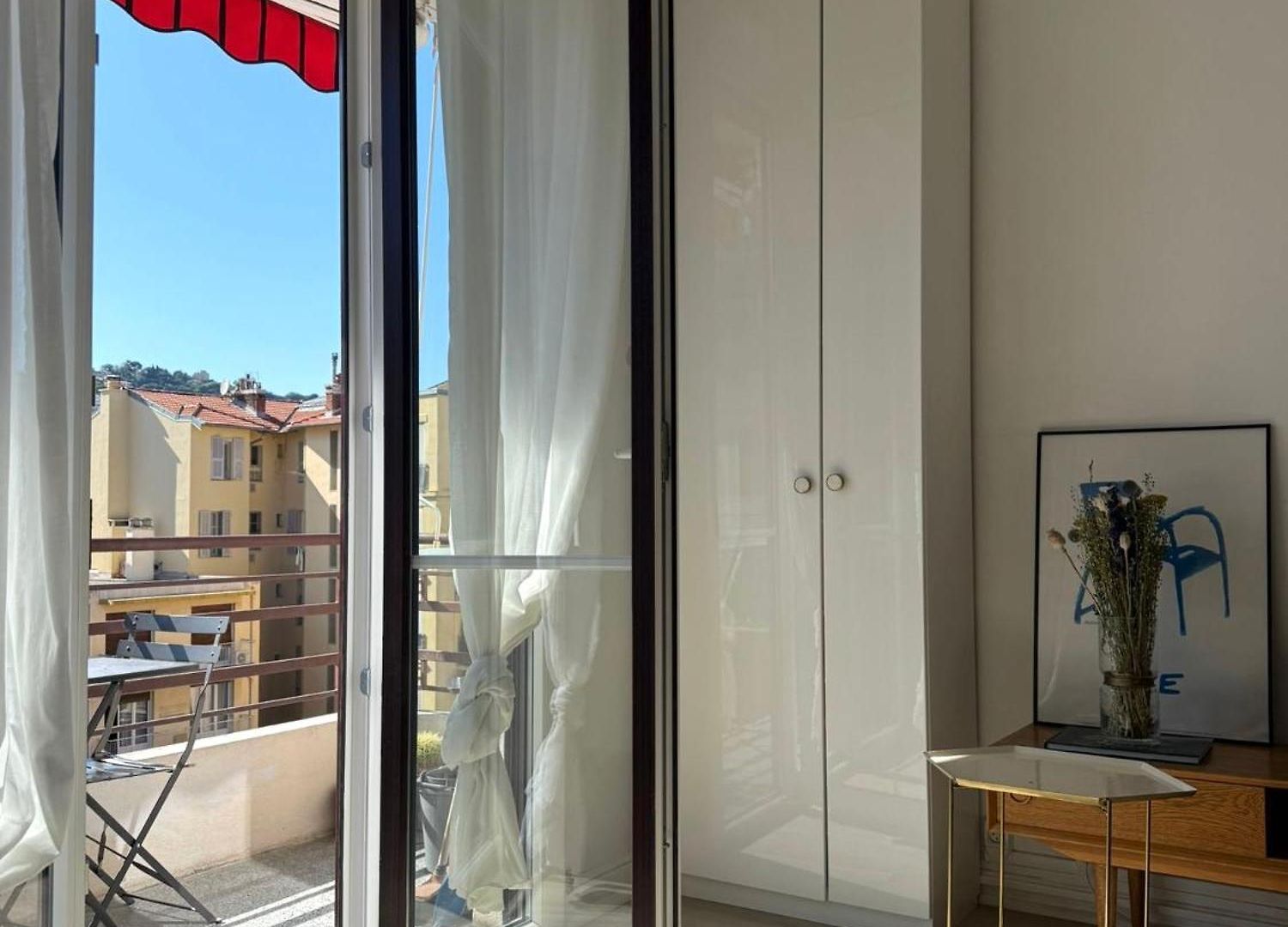 Proche De Liberation Avec Balcon Ensoleille * Nice