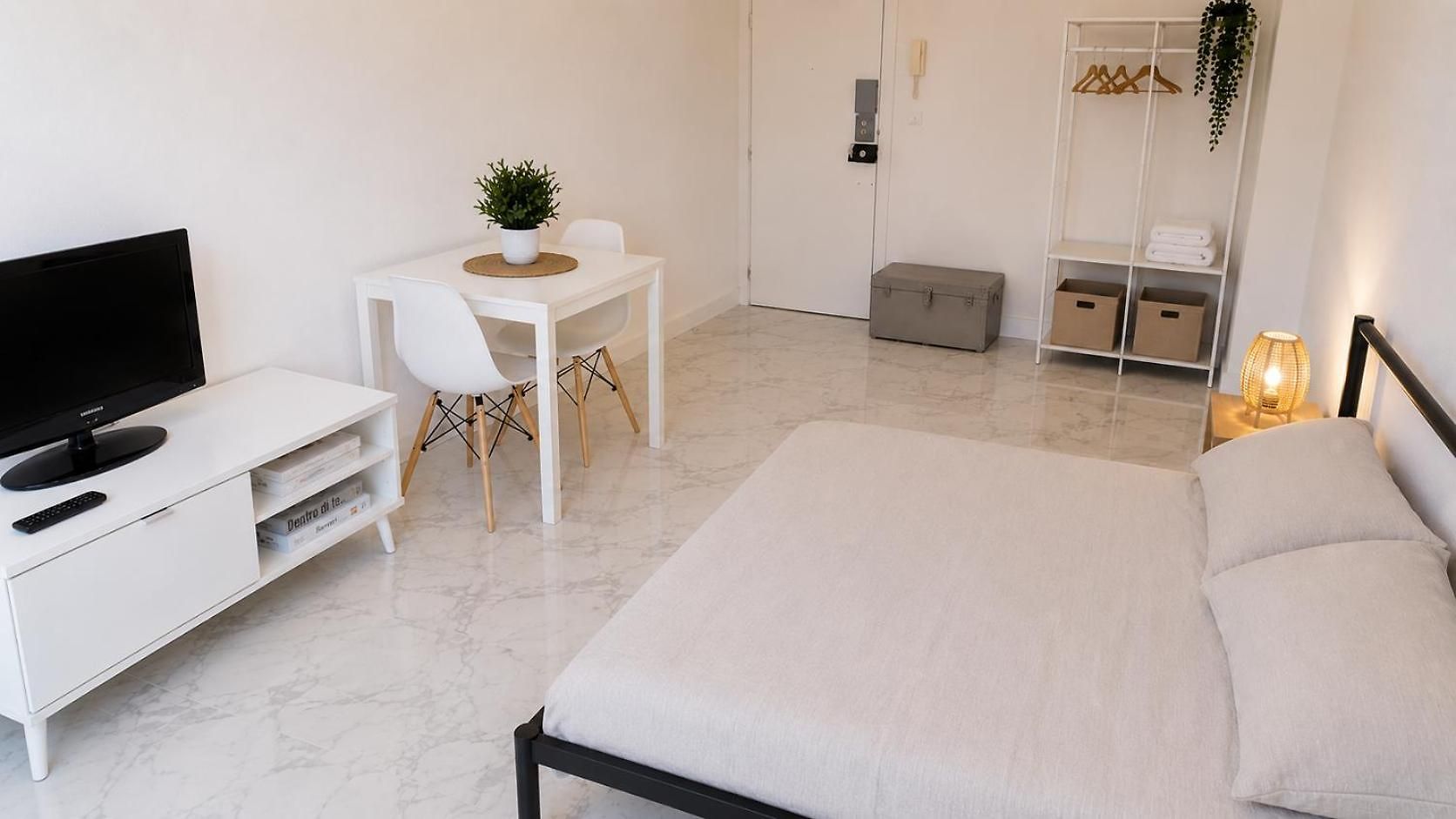 A - Plage, Tram & Parc Phoenix Apartment *