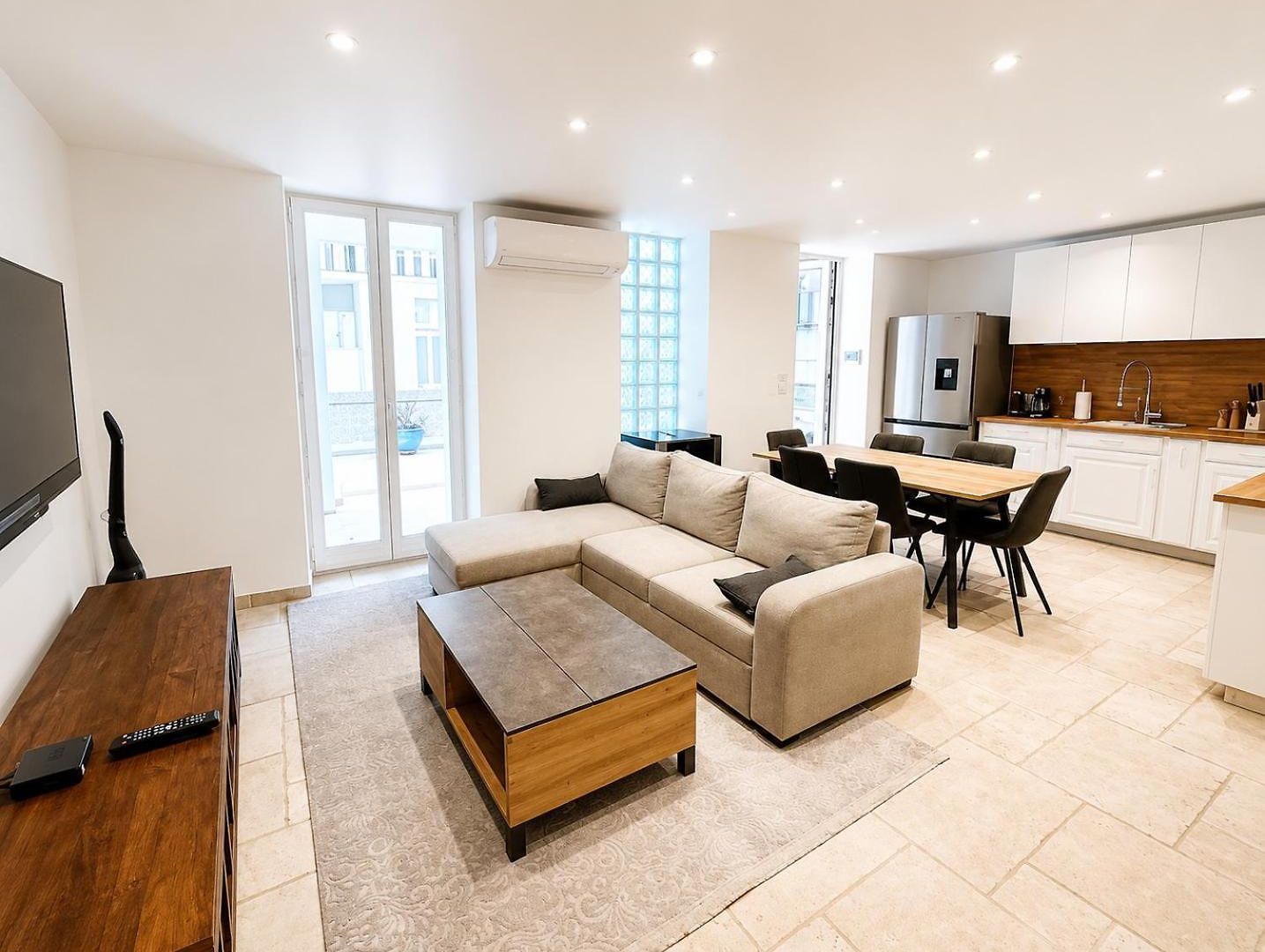 Piscine Jacuzzi Privee Chauffee, Terrasse Et Garage A Apartment