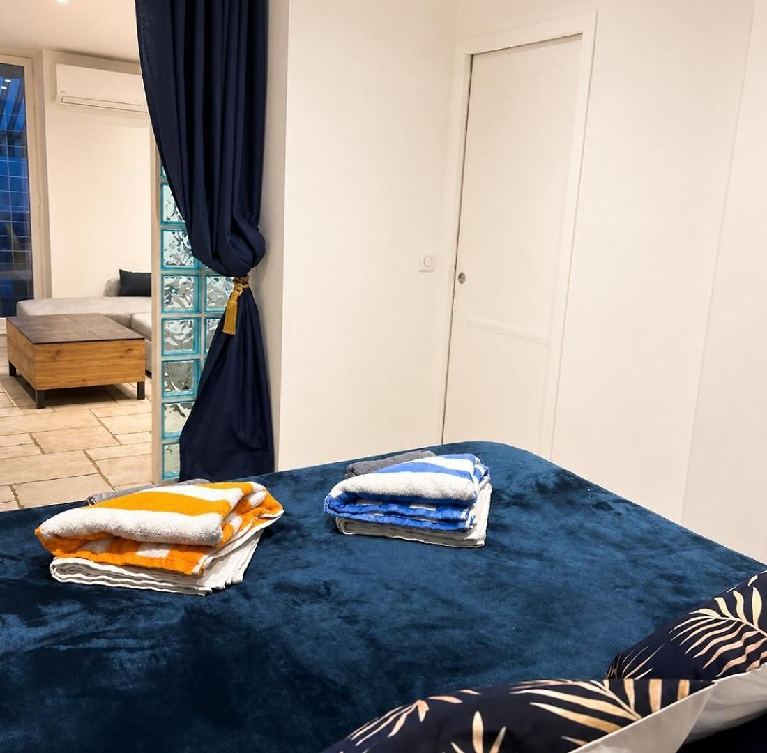 Piscine Jacuzzi Privee Chauffee, Terrasse Et Garage A Apartment Nice