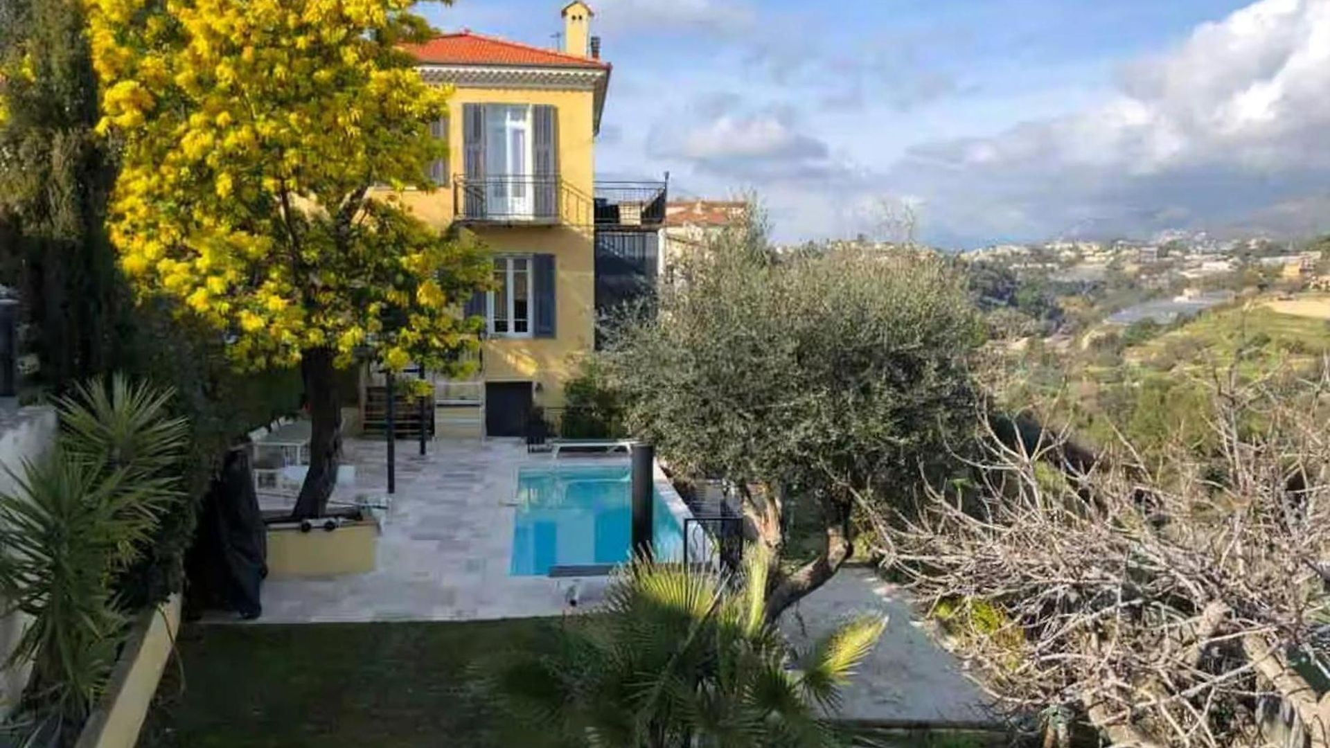 Duplex In With Private Pool In Hills * Nice