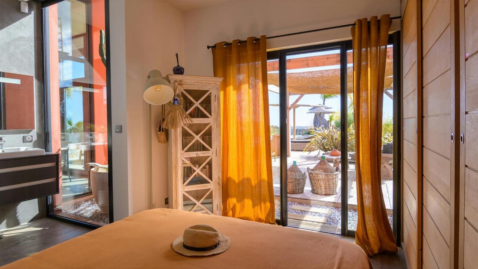 Holiday home Contemporary With Views Of Cap D'antibes *