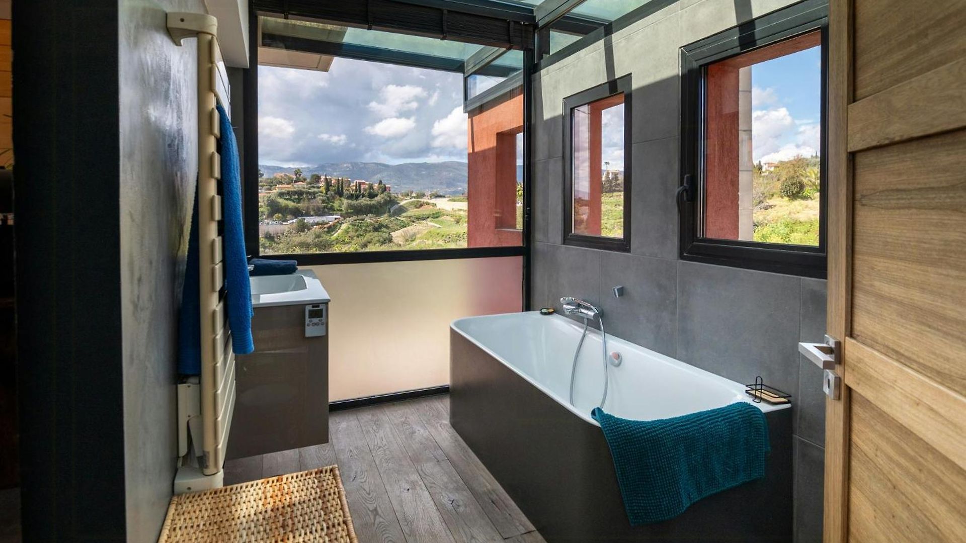 Contemporary With Views Of Cap D'antibes Holiday home *