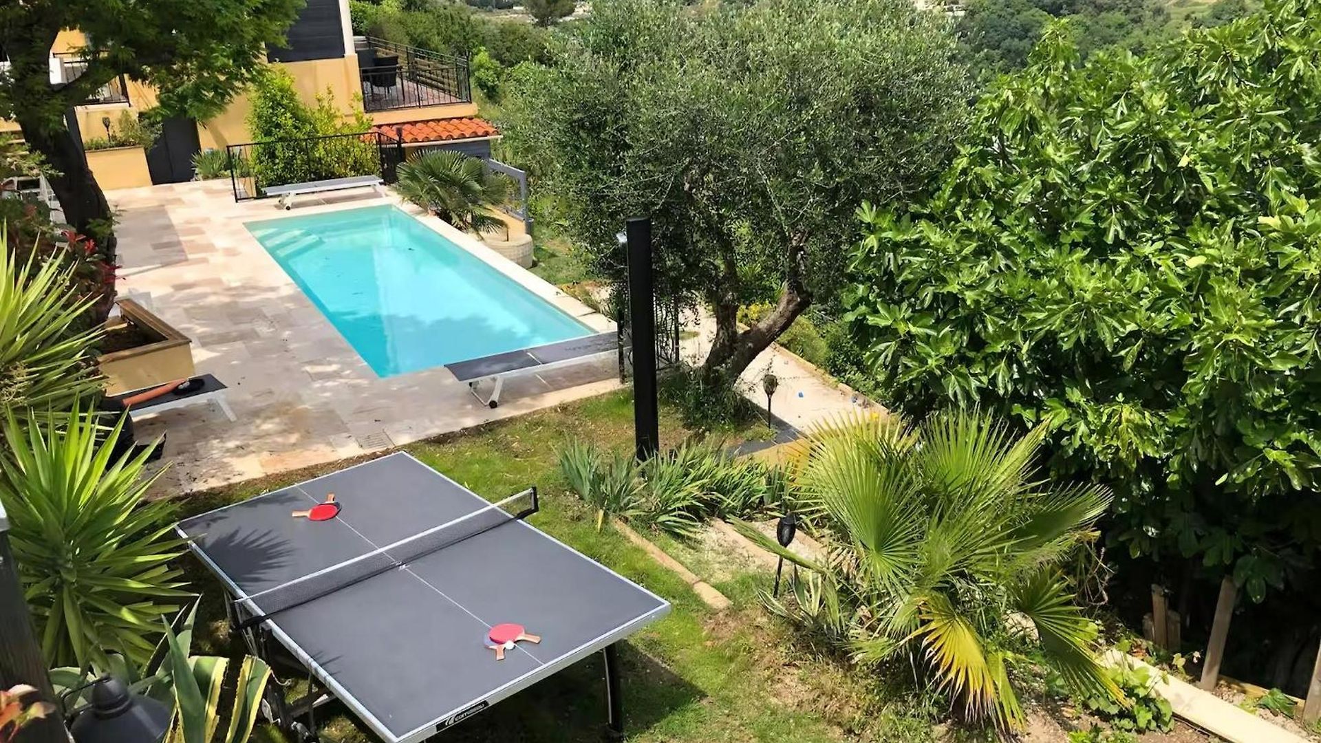 Duplex In With Private Pool In Hills