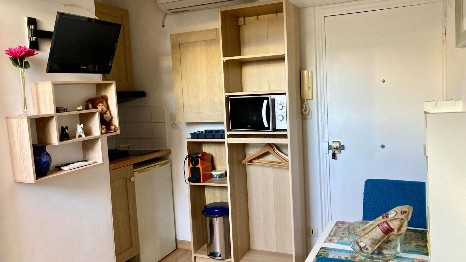 Mansarde Plein Centre Et A 5 Mn Des Plages Apartment