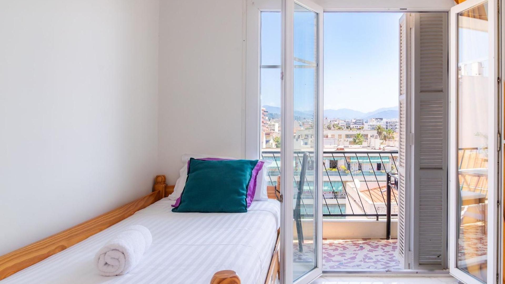 3 Pieces Bord De Apartment Nice