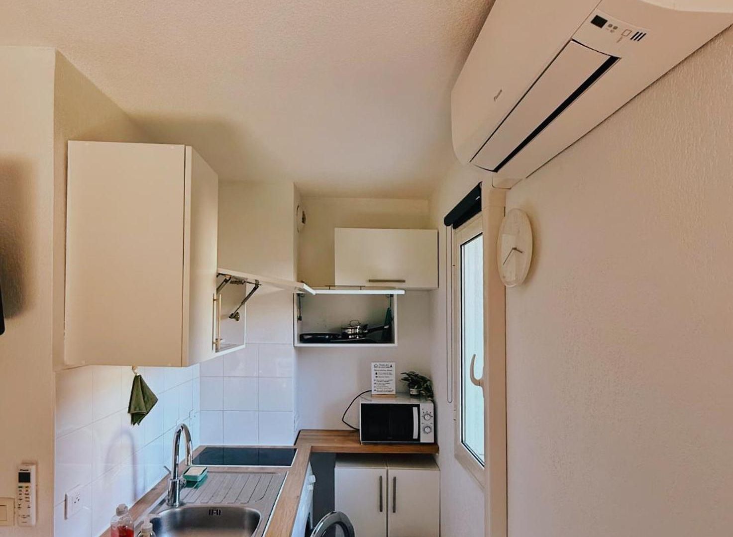 Near Tramway, & Airport - Air Conditioning & Free Wifi Apartment *